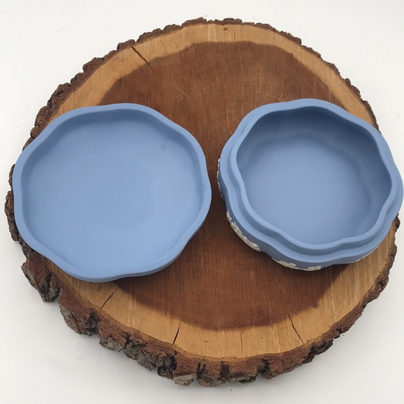 Wedgwood Blue Jasperware Lidded Keepsake/Trinket Box - Picture 10 of 15